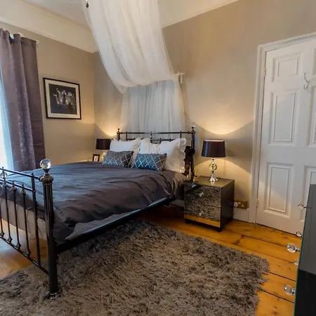 Mount Parade Apartment